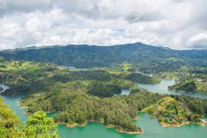 Tras lluvias, nuestro embalse El Peñol – Guatapé comienza a recuperarse