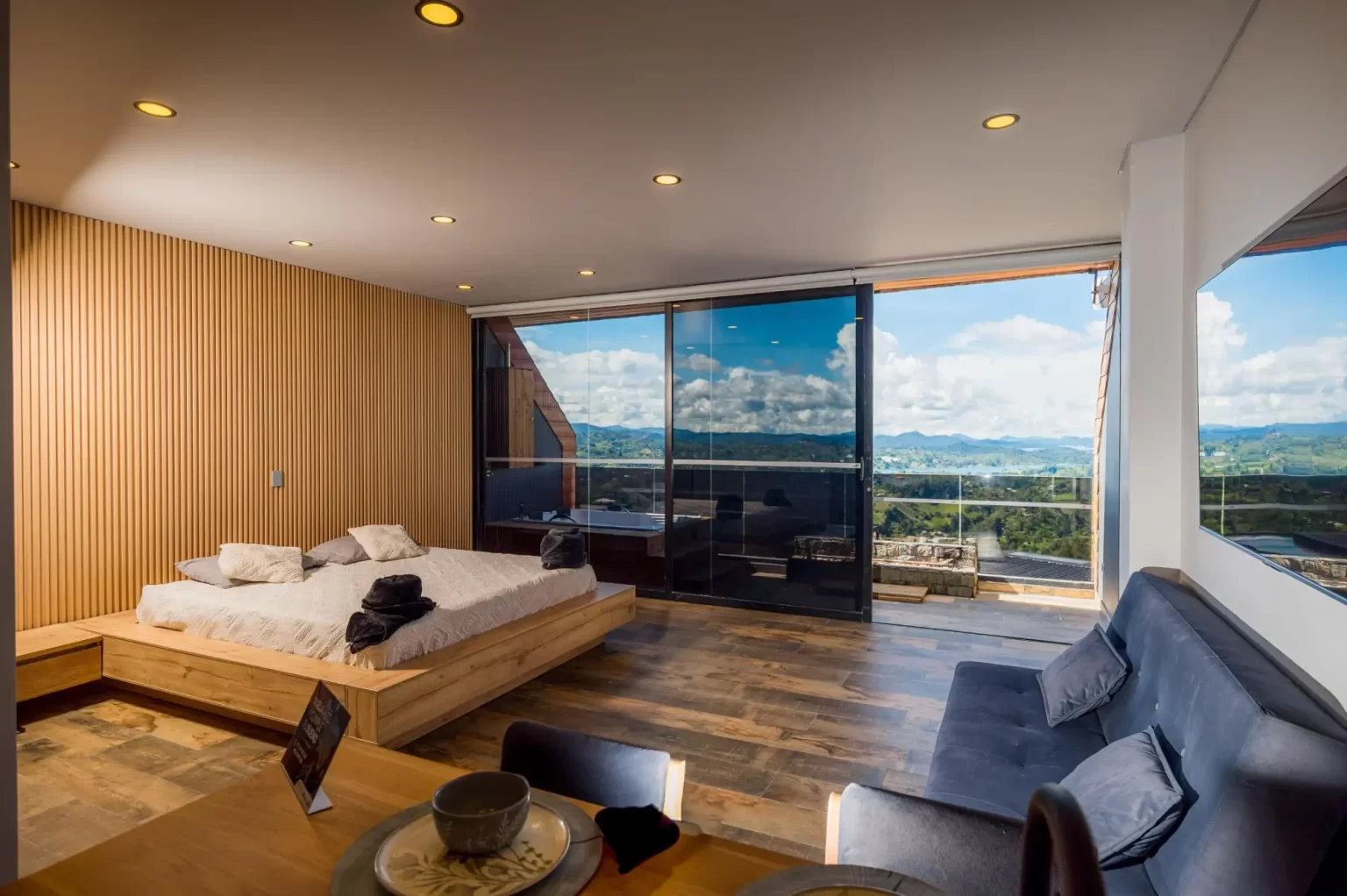 Aparta Lodge 104 - Alojamiento EL Peñol 1