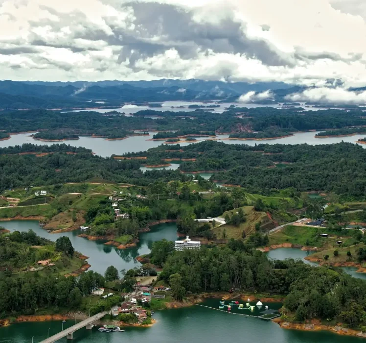 Vista aérea El Peñol Guatapé