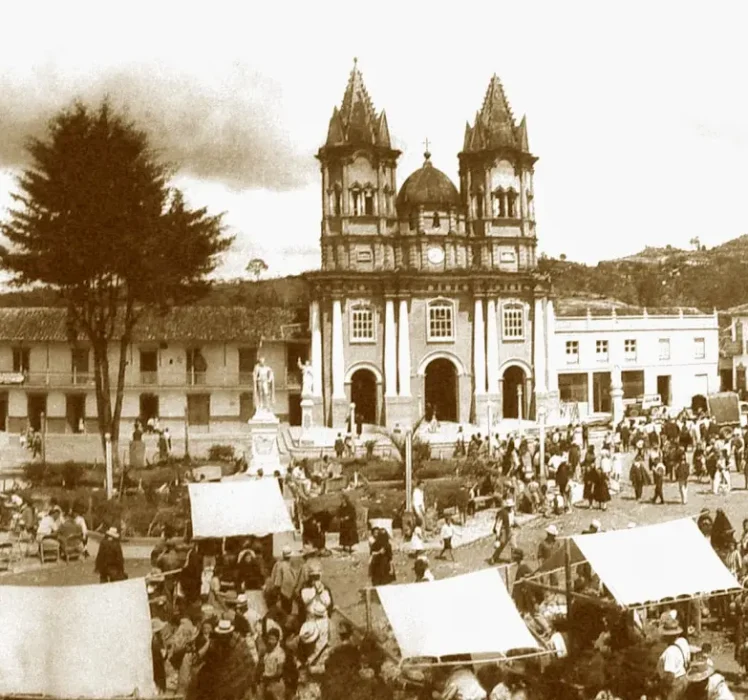 Foto antigua Viejo Peñol