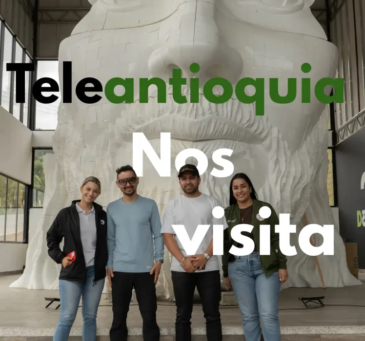 La prensa regional es testigo del nacimiento del Cristo del Embalse El Peñol 2